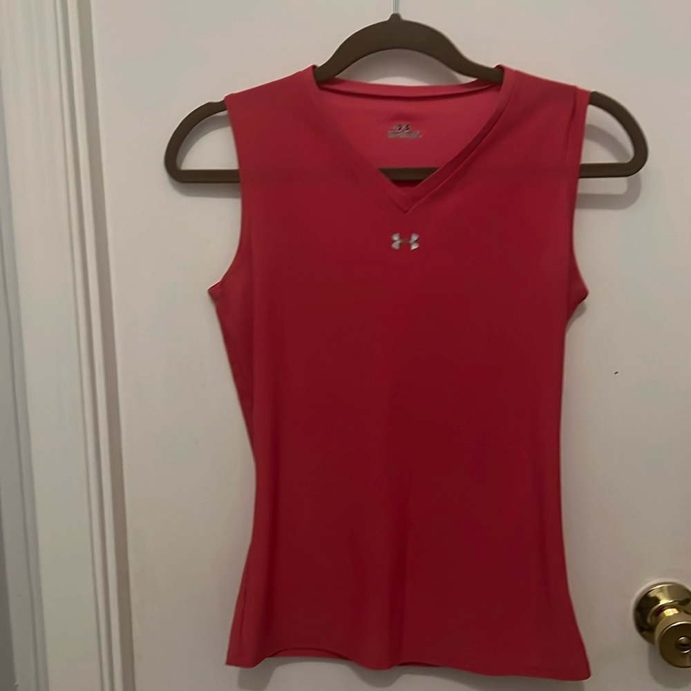 Under armor sleeveless tank size med but runs small